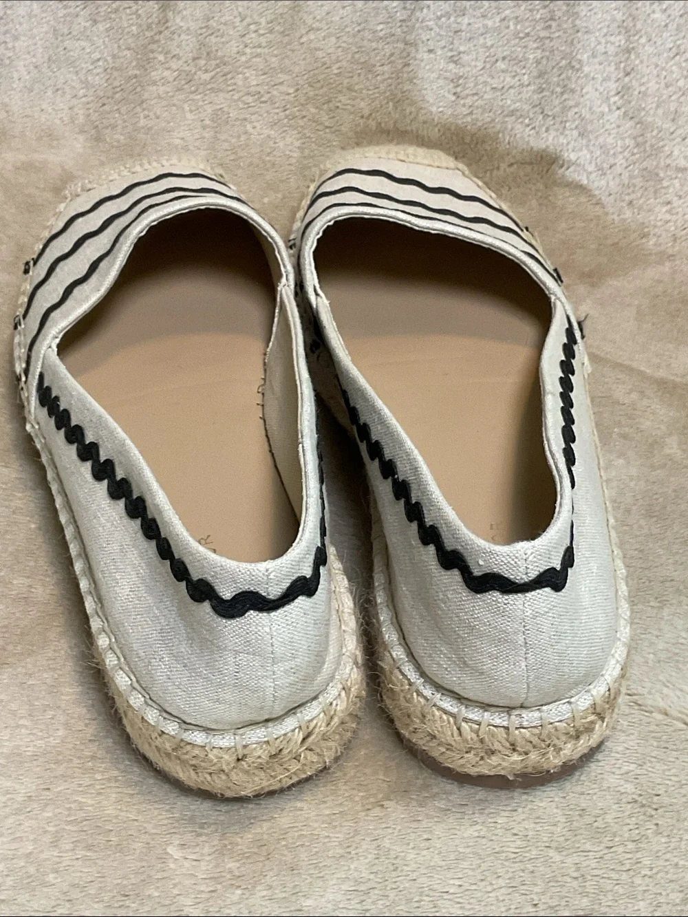 Ann Taylor Cream Espadrilles with Black Wavy Trim Size 8.5